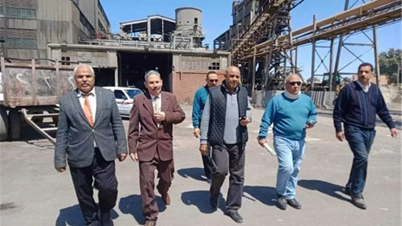 محافظ المنيا يتابع أعمال توريد محصول البنجر بمصانع السكر بابوقرقا