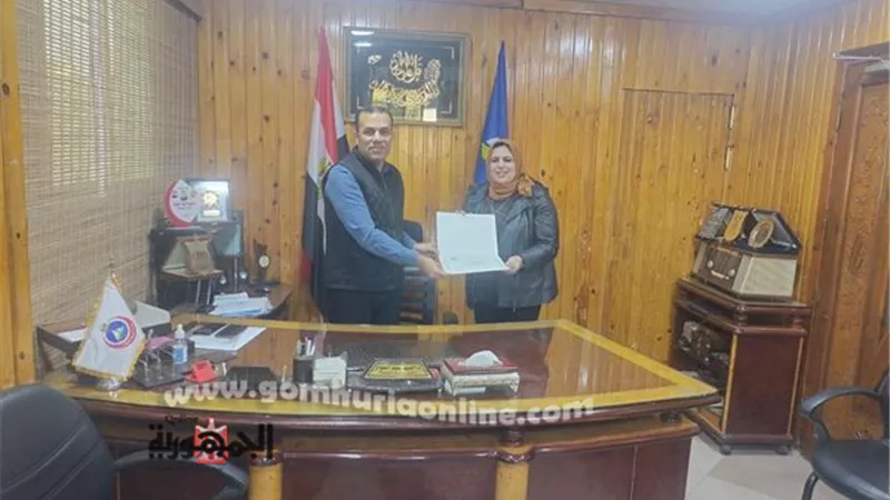 صحة دمياط تكرم مديرة نفقة الدولة للمستلزمات الطبية