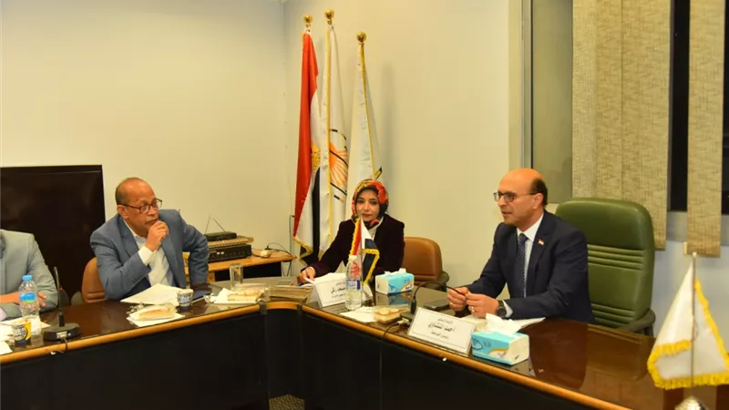 رئيس جامعة أسيوط يرأس الاجتماع الدوري لمعهد جنوب مصر للأورام