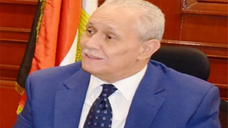 الهدوء سيد الموقف فى محطات الوقود بالأقصر والمسئولين فى جولات