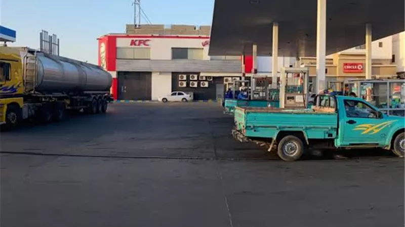 محافظ الاسماعيلية يؤكد الالتزام بالتعريفة الجديدة ويحذر السائقين