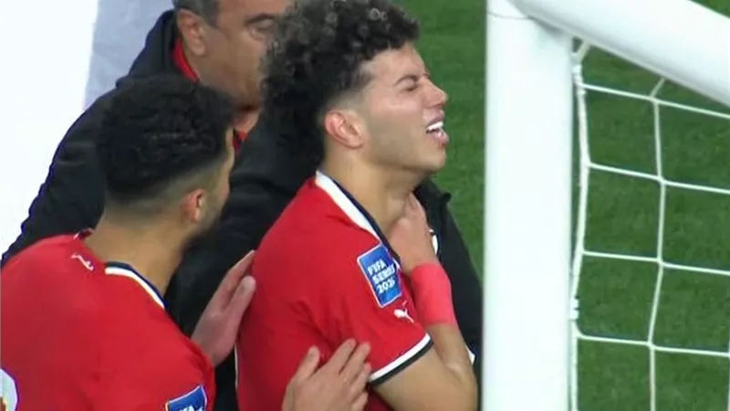 فيديو .. بكاء إمام عاشور بعد إصابته في مباراة مصر ونيوزيلاندا