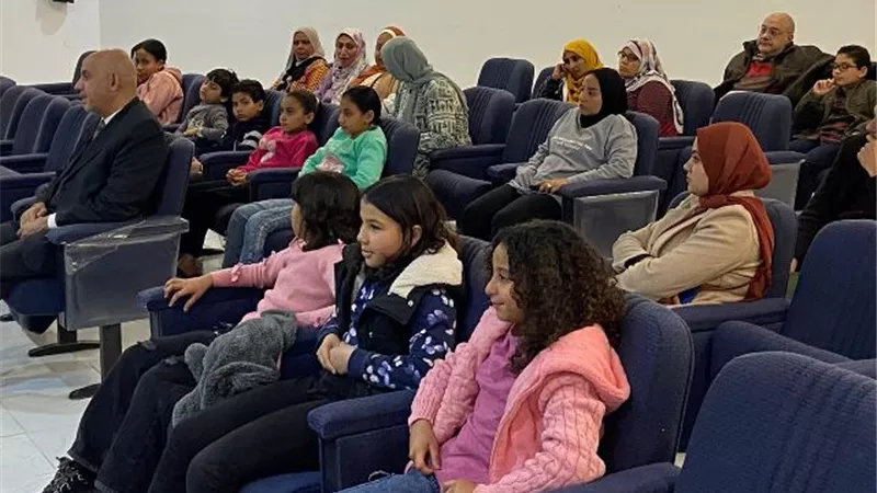 مكتبة مدينة الشروق تحيي ذكرى العاشر من رمضان وتستضيف أحد الأبطال