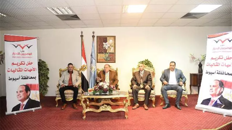 محافظ أسيوط يشهد احتفالية تكريم الأمهات المثاليات