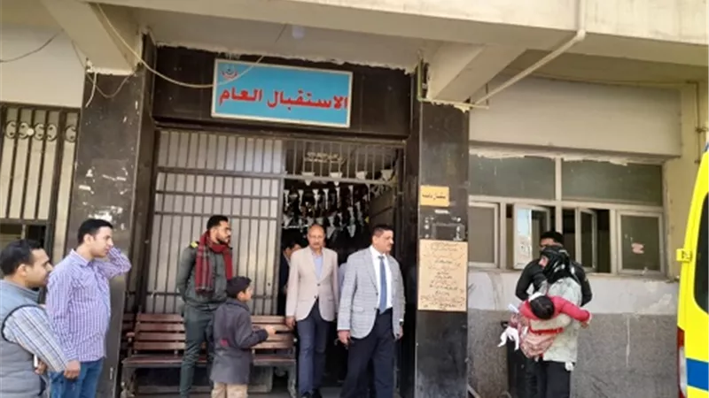 محافظ أسيوط يطمئن على مصابي حادث إنقلاب تروسيكل بديروط