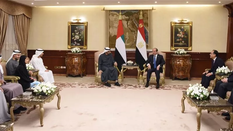 الرئيس السيسي يستقبل محمد بن زايد في مستهل زيارته للقاهرة.. فيديو