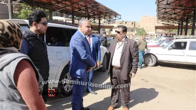 محافظ سوهاج يتفقد مجمع مواقف 