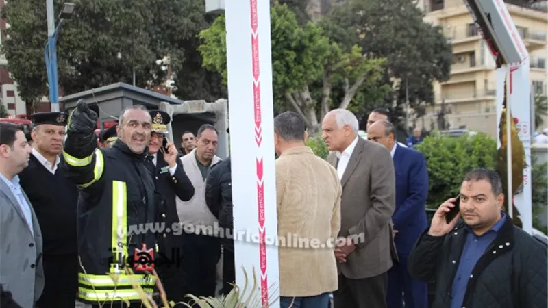محافظ الجيزة يتابع جهود الحماية المدنية للسيطرة على حريق باخرة