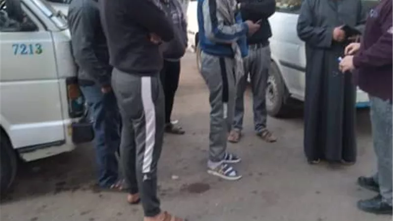 إنتظام حركة سيارات الأجرة والسرفيس داخل مواقف المدن
