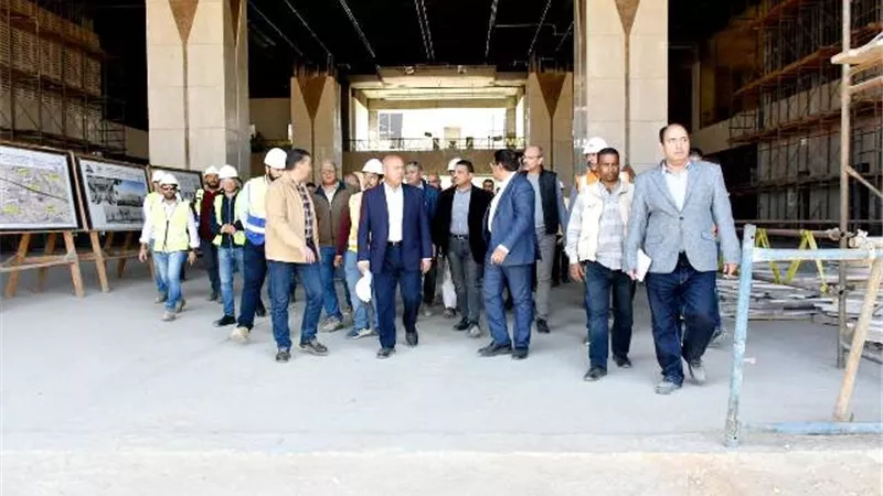 وزير النقل يتابع تنفيذ الخط الاول من شبكة القطار الكهربائى السريع