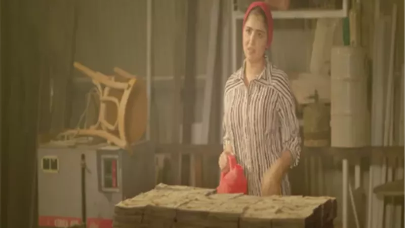 مى عمر تحرق اموال احمد زاهر فى 