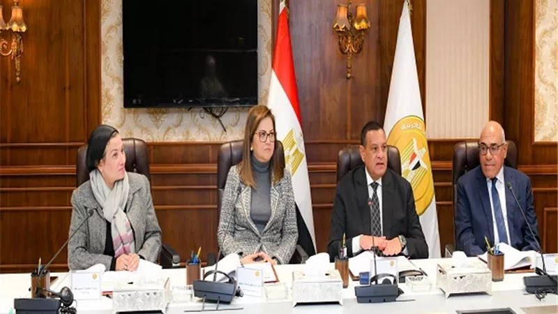 الحكومة توقع عقود مشروعات في 5 محافظات بـ565 مليون جنيه