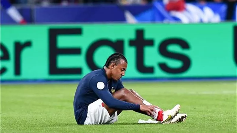 منتخب فرنسا يكشف حقيقة إصابة كوندي