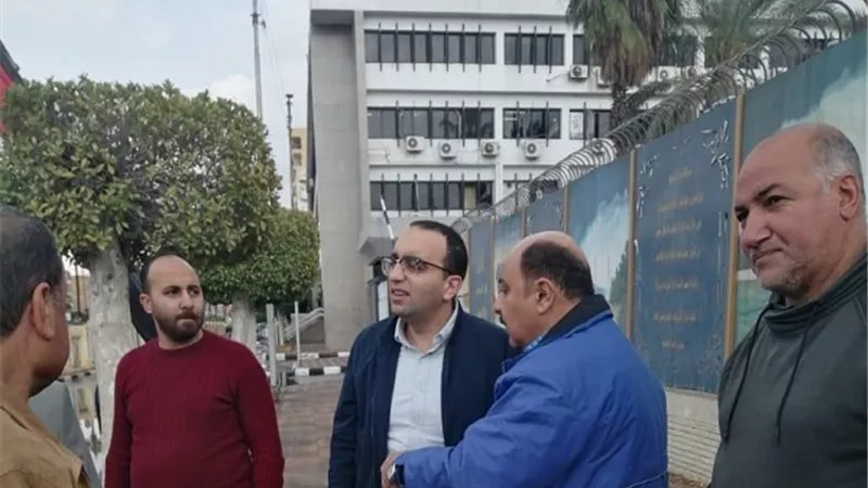 بمعدات الاحياء الاسماعيلية تواصل سحب تراكمات الامطار