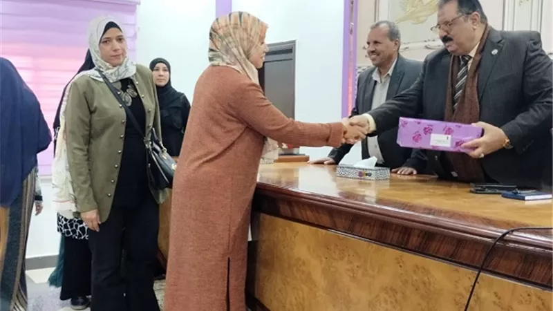 رئيس مدينة سفاجا يكرم ٤٠٠ من الأمهات والموظفات المثاليات