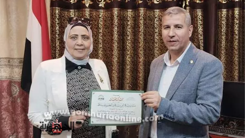 مدير تعليم دمياط يكرم الفائزات بمسابقة التحدث بالفصحى والخطابة