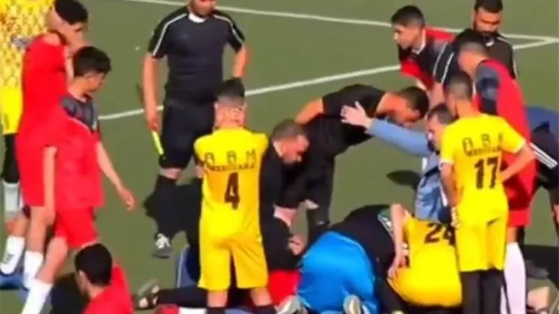 شاهد.. وفاة لاعب بدوري الشباب الجزائري أثناء مشاركته بإحدى المباريات