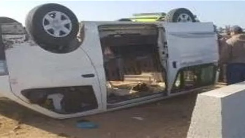 إصابة 6 إثر انقلاب ميكروباص بالطريق الأوسطى فى الجيزة