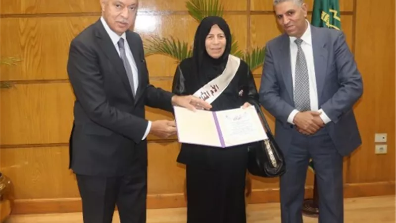 محافظ القليوبية يُكرم الأمهات المثاليات بالمحافظة.. صور