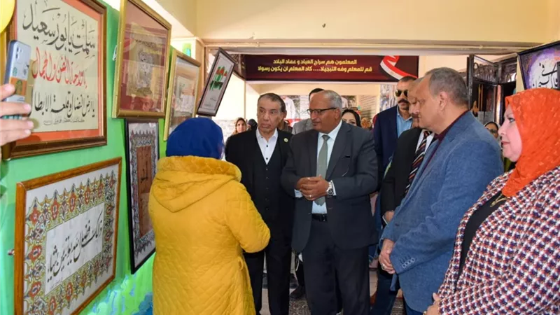 مدير تعليم بورسعيد يفتتح معرض مدرسة الخط العربي