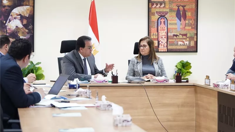 وزيرا التخطيط والصحة يناقشان الخطة الاستثمارية لوزارة الصحة للعام المالي 24/2025