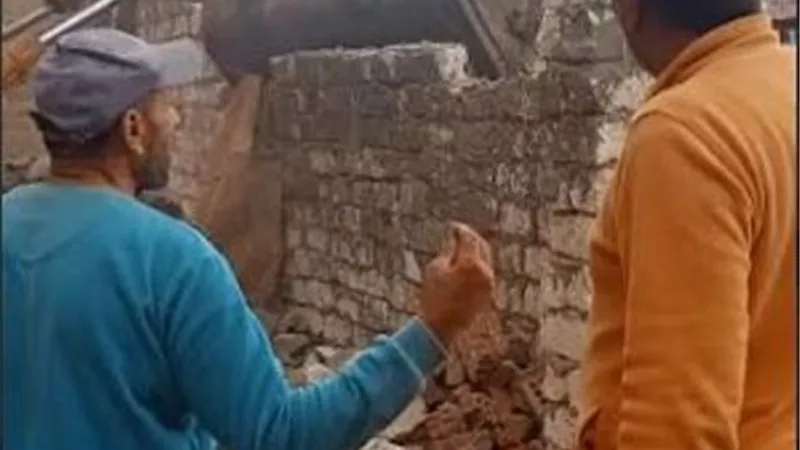 رئيس مركز المنصورة تتابع الالتزام بالتعريفة الجديدة