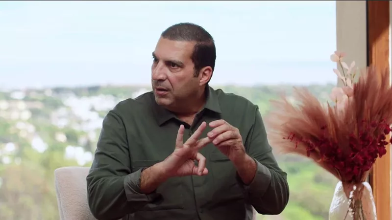 عمرو خالد: والدي طبيب حاولنا منعه في كورونا الذهاب للعمل لكنه رفض