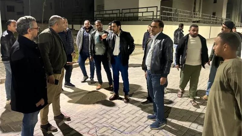 رئيس جهاز العبور الجديدة يستمع لشكاوى المواطنين ليلاً.. بالصور