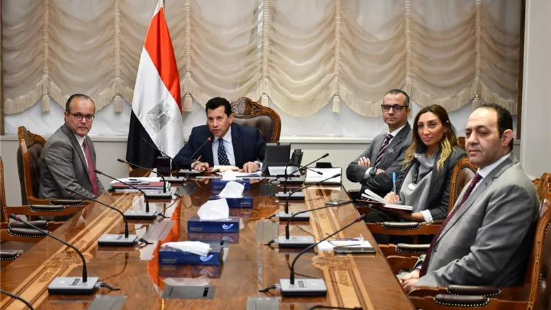 وزير الشباب يبحث ملفات عمل الاتحاد الإفريقي للرياضة الجامعية