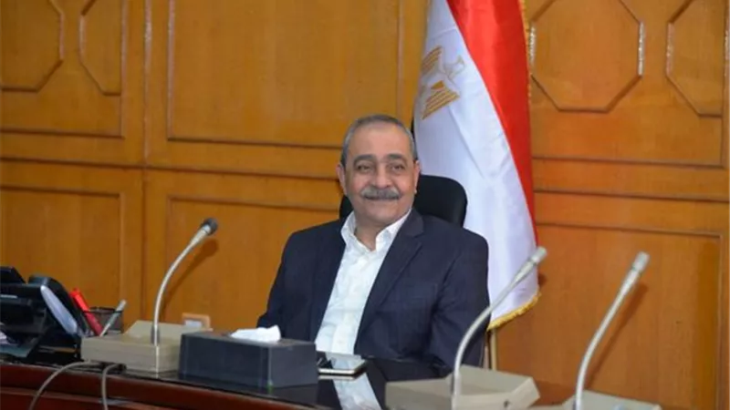محافظ الإسماعيلية يستعرض مشروعات حياة كريمة بالقنطرة غرب