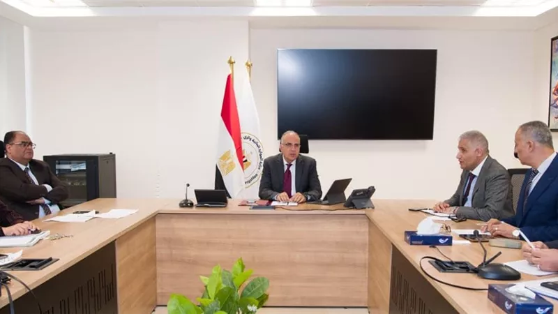 وزير الري يوجه بسرعة انهاء كافة أعمال تأهيل الترع