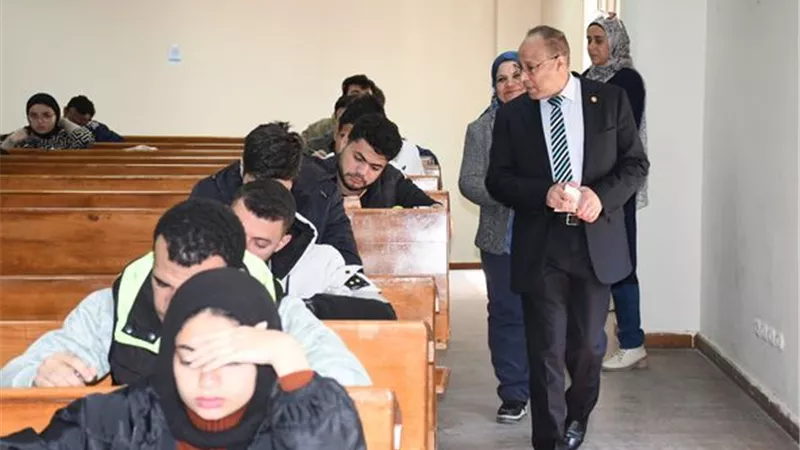 هدوء والتزام في امتحانات الميدتيرم بجامعة القناة