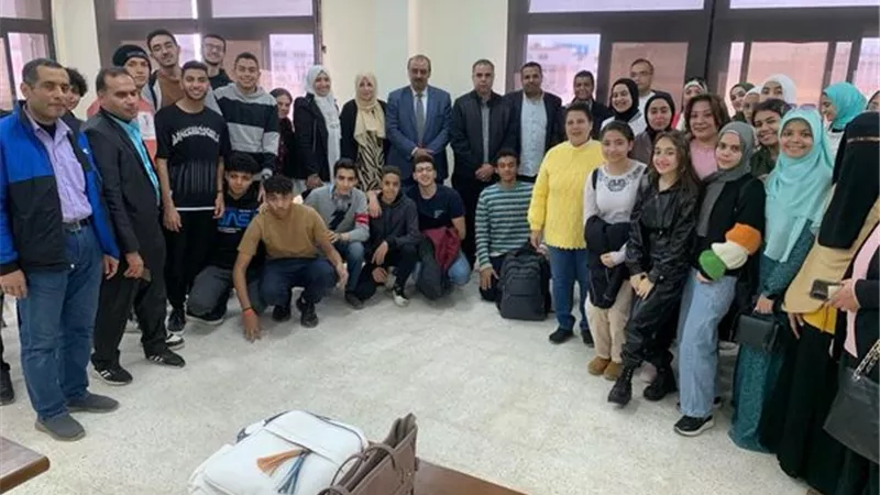 طلاب مدرسة المتفوقين بالإسماعيلية في زيارة لهندسة القناة