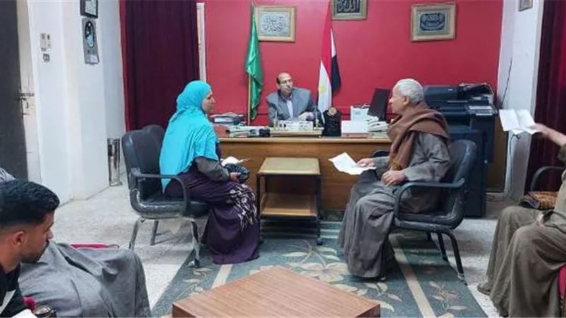 مدير بيطري المنيا مع صغار مربي الماشية لحماية الثروة الحيوانية
