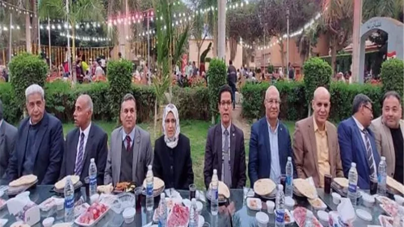 رئيس جامعة بنها يشارك حفل إفطار رمضان بكليتي الزراعة والبيطري