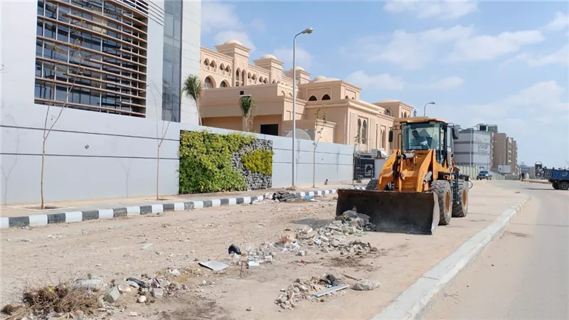 حملات مكثفة لرفع المخلفات وتحسين المظهر الجمالي بمدينة الشيخ زايد