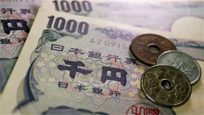 الين يهبط إلى أدنى مستوى في 34 عاما
