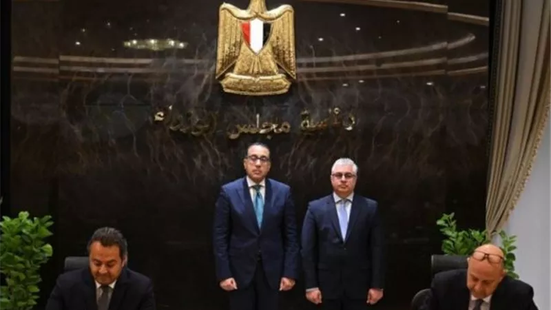 مدبولي يشهد توقيع اتفاقية لإقامة مصنع زجاج مُسطح بـ160 مليون يورو