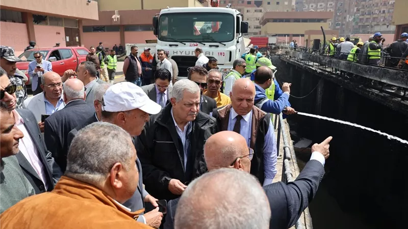 القابضة للمياه:تسرب مواد بترولية لنفق الصرف الصحي تسبب بحريق 5 مواقع بالقليوبية