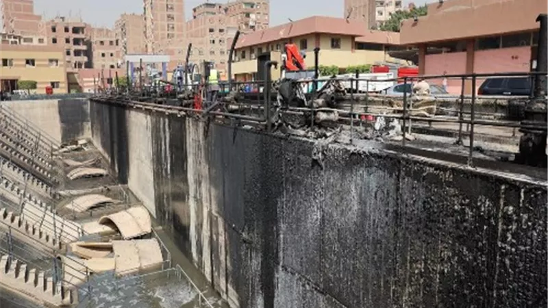 الهجان ورسلان يتفقدان موقع حريق محطتي صرف القلج والخصوص.. صور