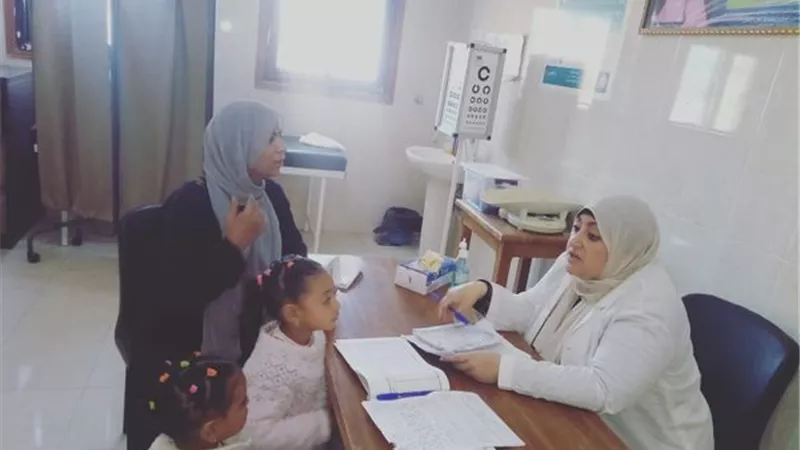 قافلة حياة كريمة الطبية تعالج أهالي الجرايشة بالإسماعيلية