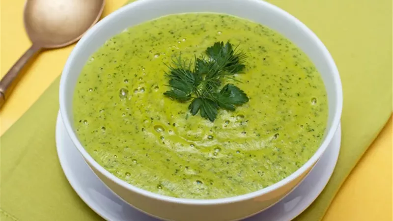 طريقة عمل شوربة السبانخ للدايت