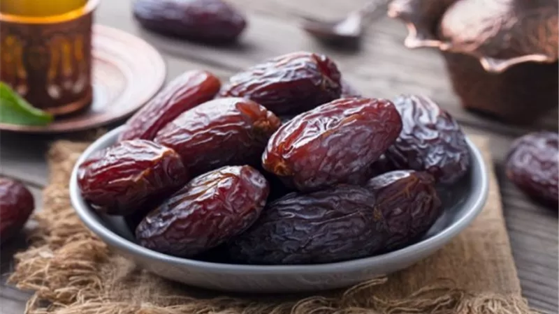 فوائد البدء بتناول التمر فور أذان المغرب في رمضان