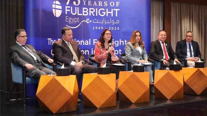 محافظ دمياط تشيد بجهود تنمية مهارات الشباب