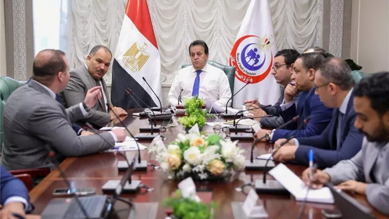 وزير الصجة يوجه بتكويد جميع الأدوية والمستلزمات الطبية
