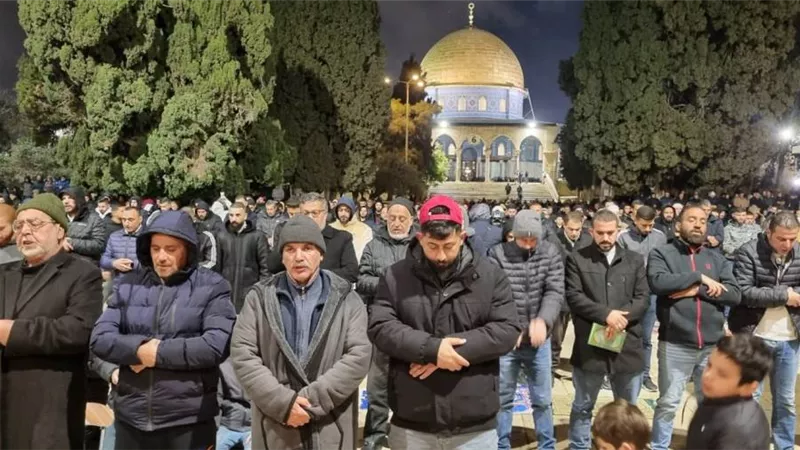 45 ألفا يؤدون صلاتي العشاء والتراويح في المسجد الأقصى