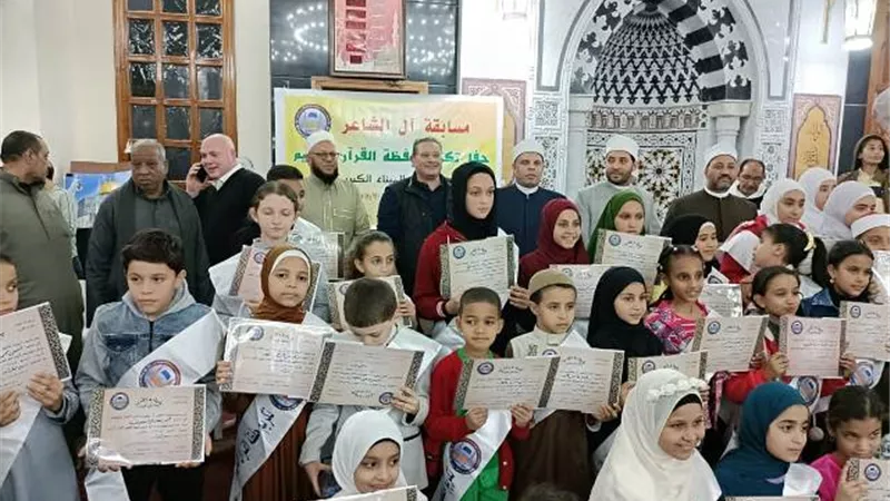 تكريم الفائزين فى مسابقة حفظة القرآن بمسجد الميناء بالغردقة