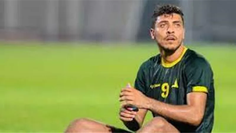 محمد شريف يتهرب من مسئولى بيراميدز بسبب جماهير الاهلى .. إعلامى يكشف