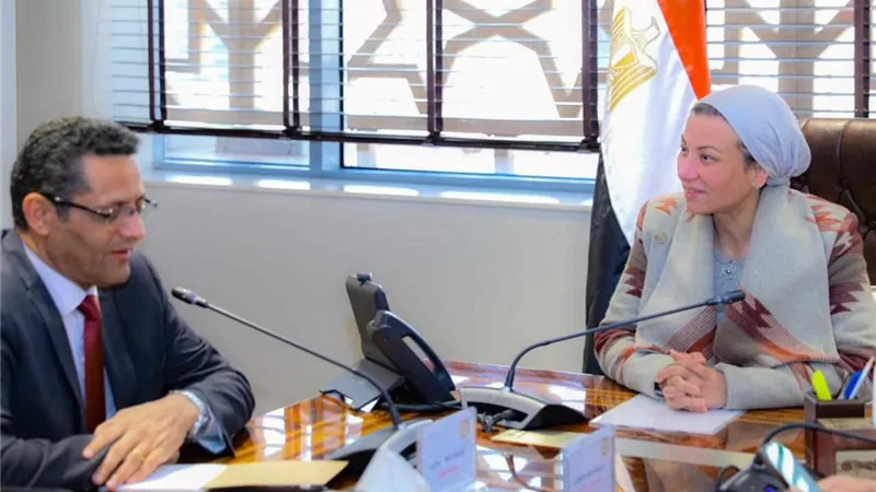 وزيرة البيئةتلتقى نقيب الصحفيين لبحث سبل التعاون في دعم الصحافةالبيئية