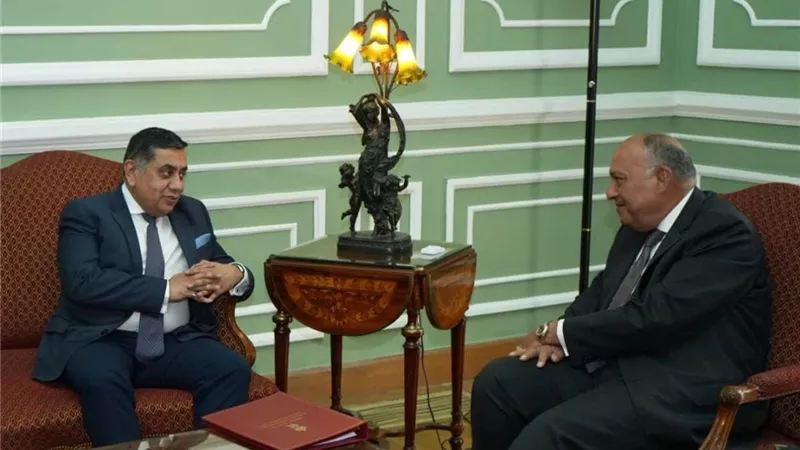 وزير الخارجية يستقبل وزير الدولة البريطاني لشئون الشرق الأوسط